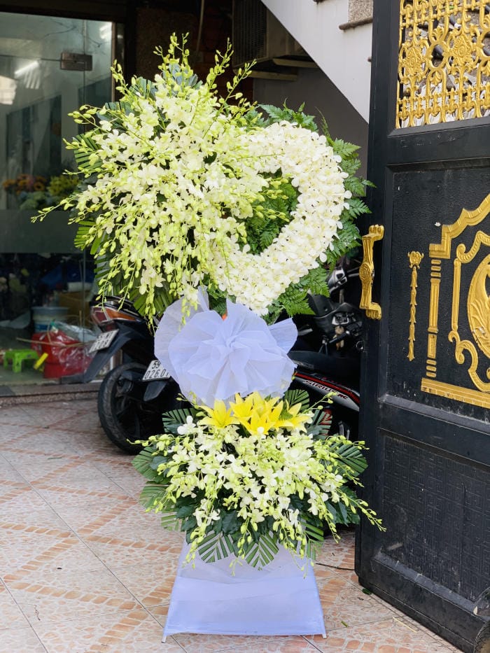 Hoa viếng sang trọng 001 1 Hoa Vieng Trai Tim 3534.jpg